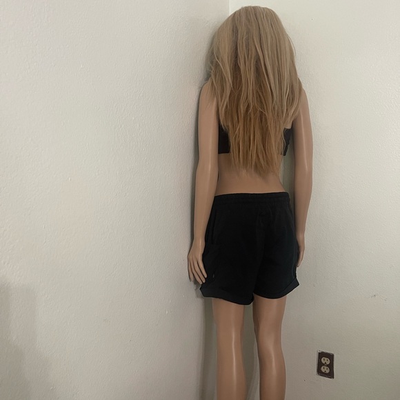 Lululemon Dance Studio Short -Size 8 Black-Good Condition - Picture 10 of 16